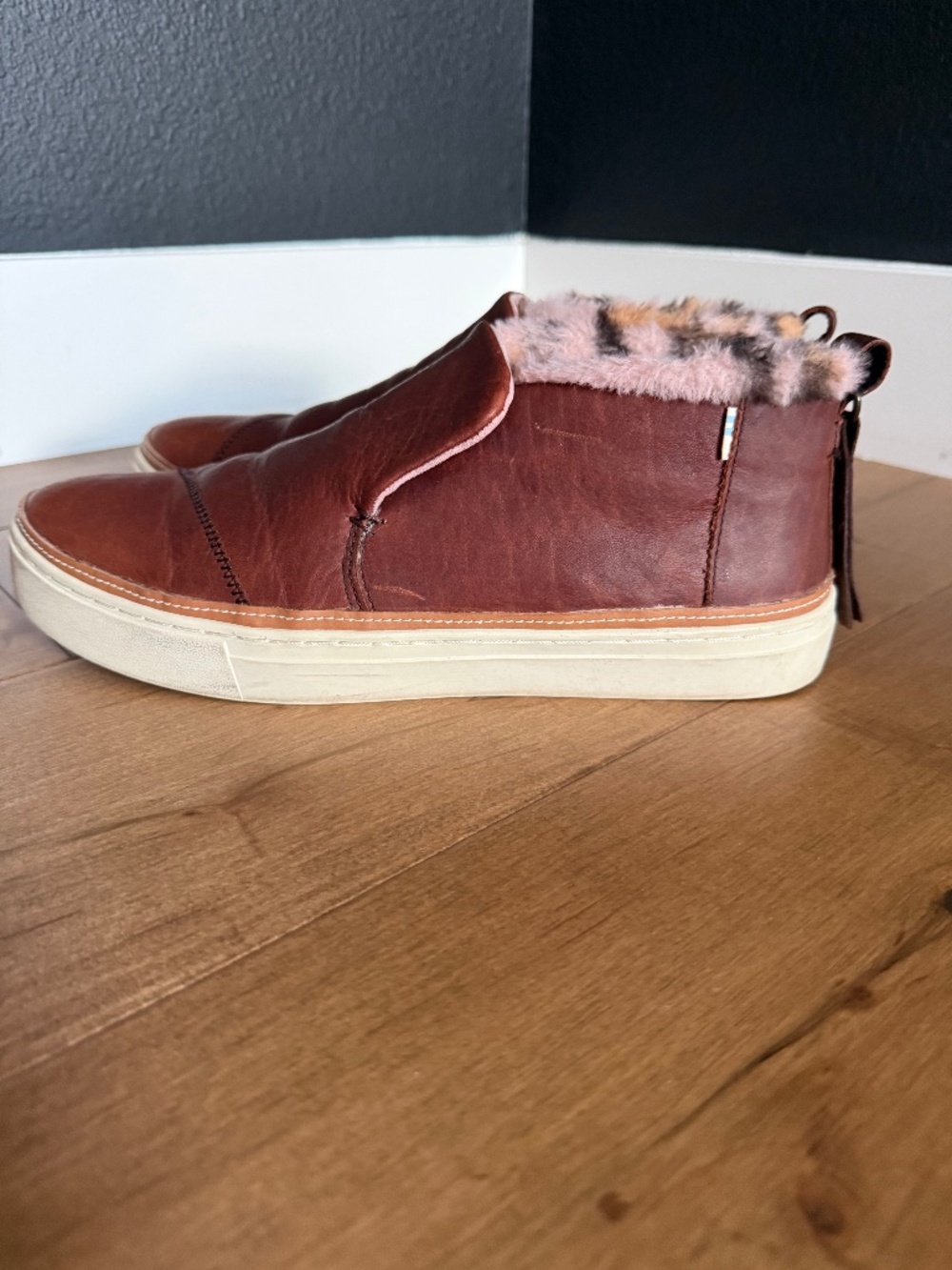 TOMS Leather Faux Fur-Lined Slip-On Sneakers | Women’s Size 11